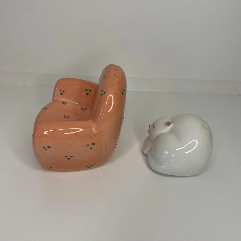 Sleeping White Cat Armchair Ceramic Vintage Salt And Pepper Shaker Clay Art 3